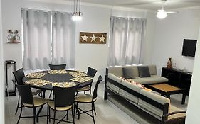 Apartamentos Amplo a 200m da Praia da Enseada Rio N egro Guaruja 8 pessoas